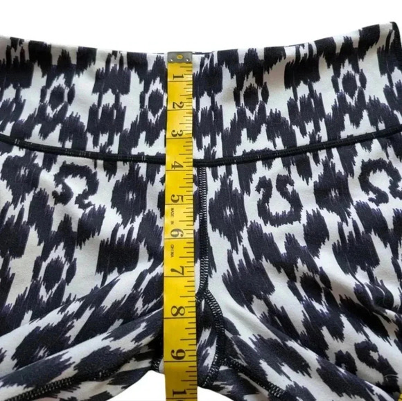 Lululemon Wunder Under Crop Ikat Print Rare 2011 Black Purple White Women's 6 - Picture 10 of 11